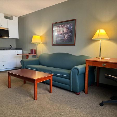 Days Inn By Wyndham Whitecourt Ngoại thất bức ảnh
