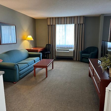 Days Inn By Wyndham Whitecourt Ngoại thất bức ảnh