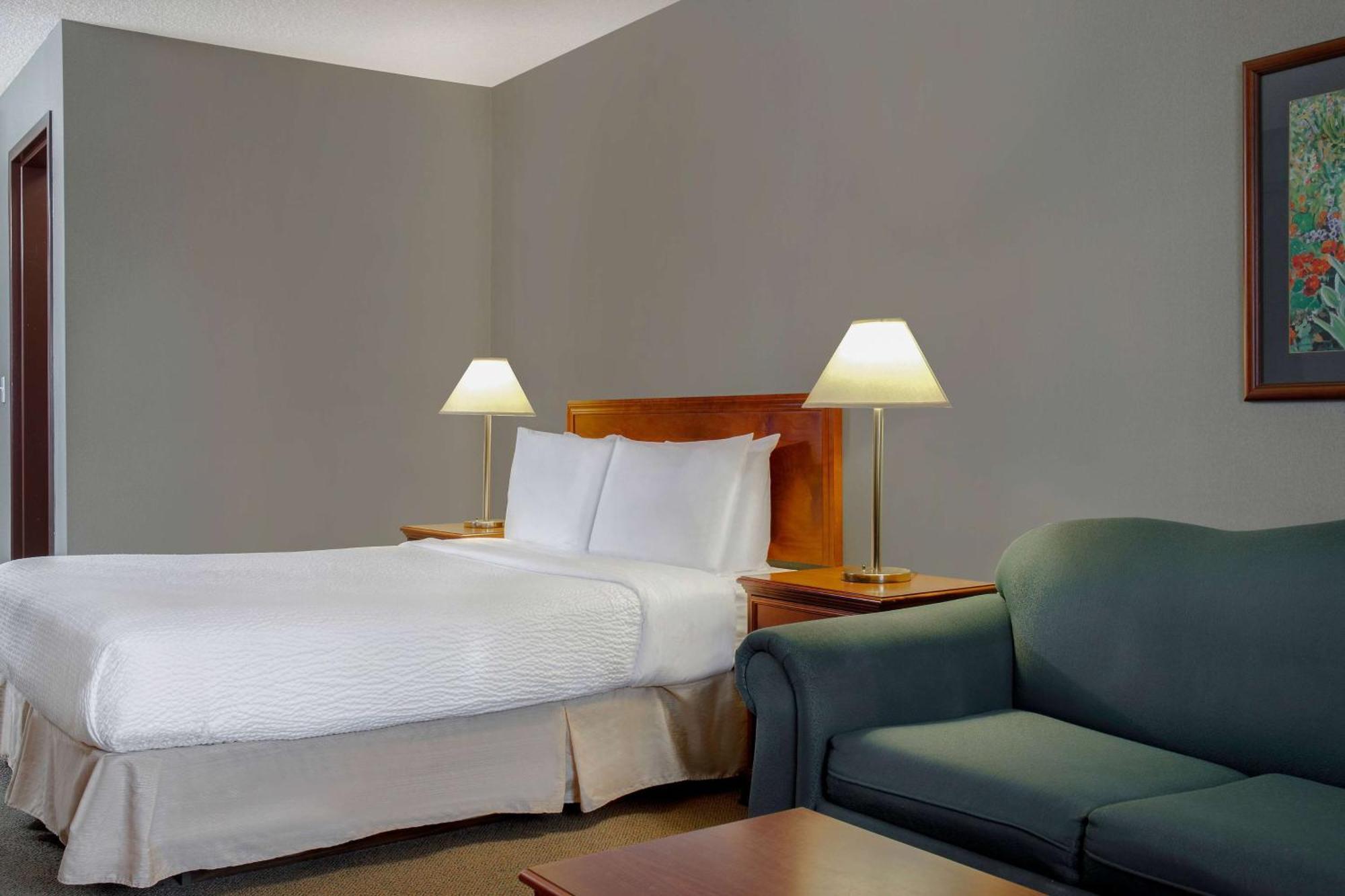 Days Inn By Wyndham Whitecourt Ngoại thất bức ảnh
