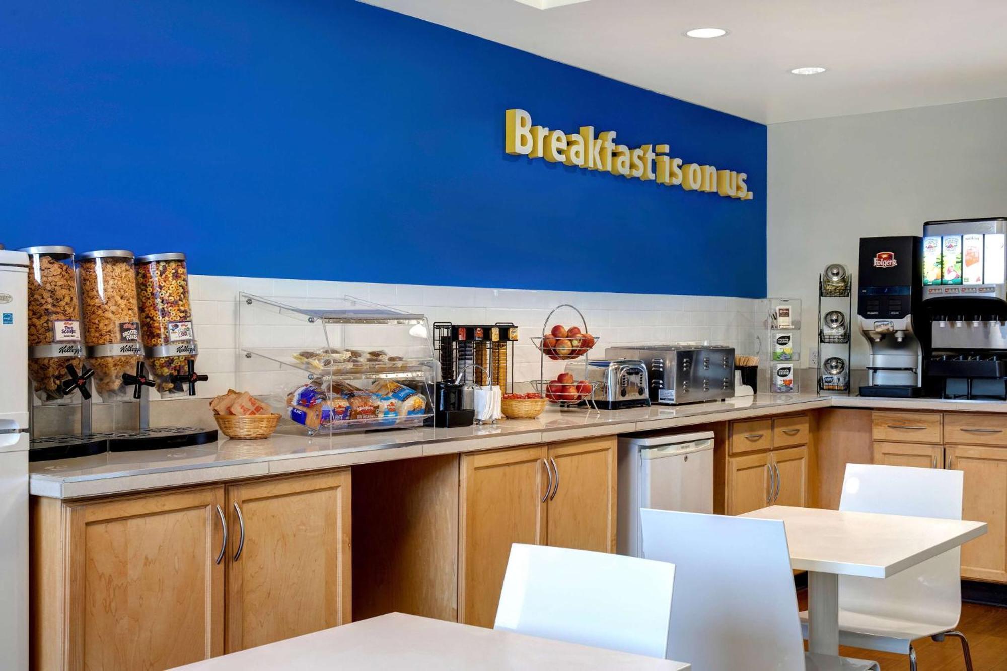 Days Inn By Wyndham Whitecourt Ngoại thất bức ảnh