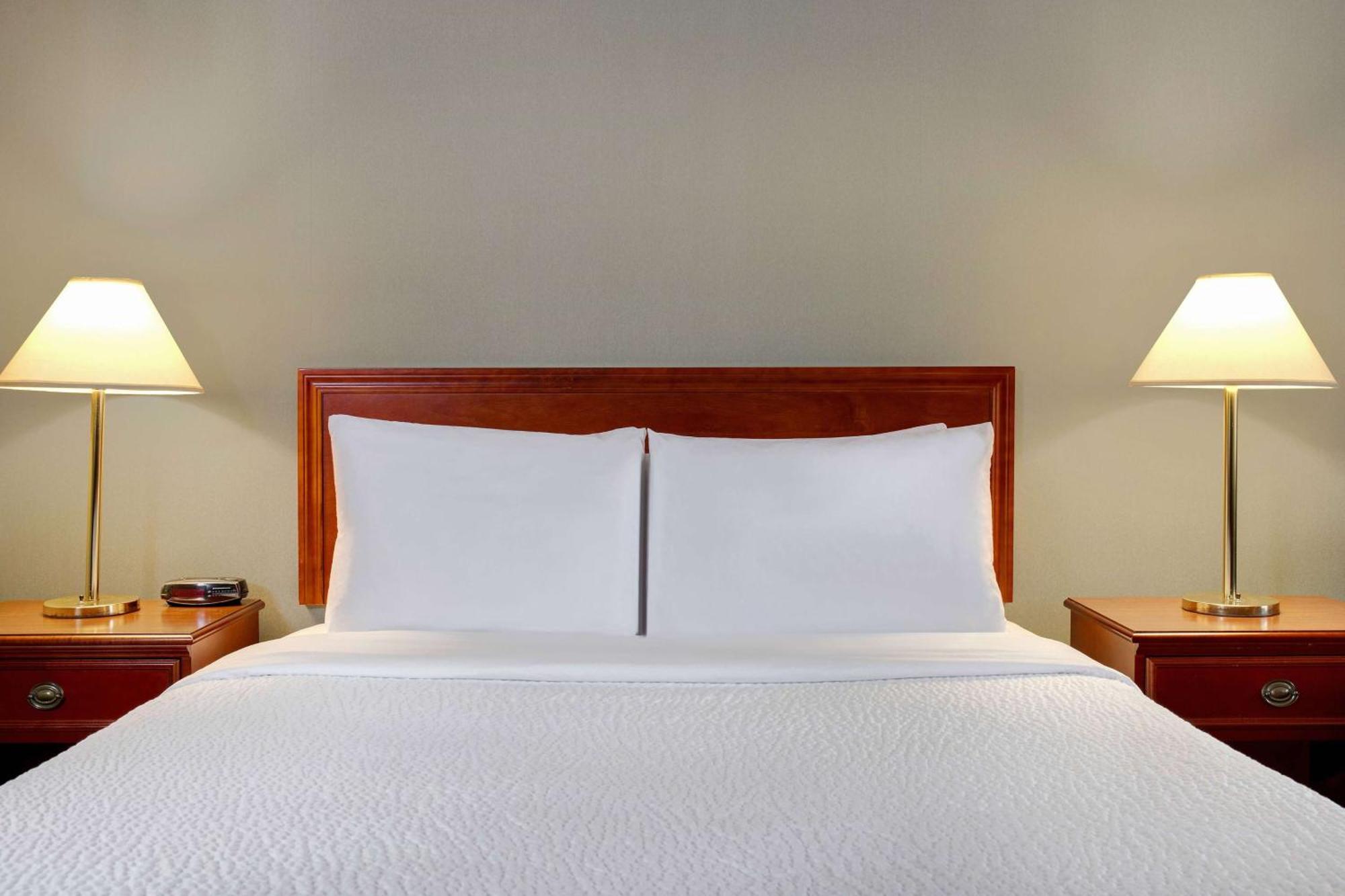 Days Inn By Wyndham Whitecourt Ngoại thất bức ảnh