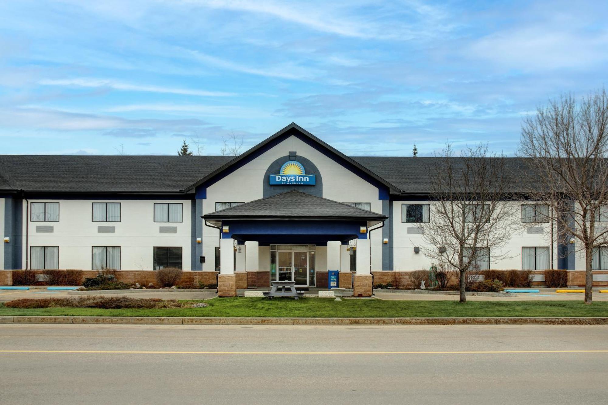 Days Inn By Wyndham Whitecourt Ngoại thất bức ảnh