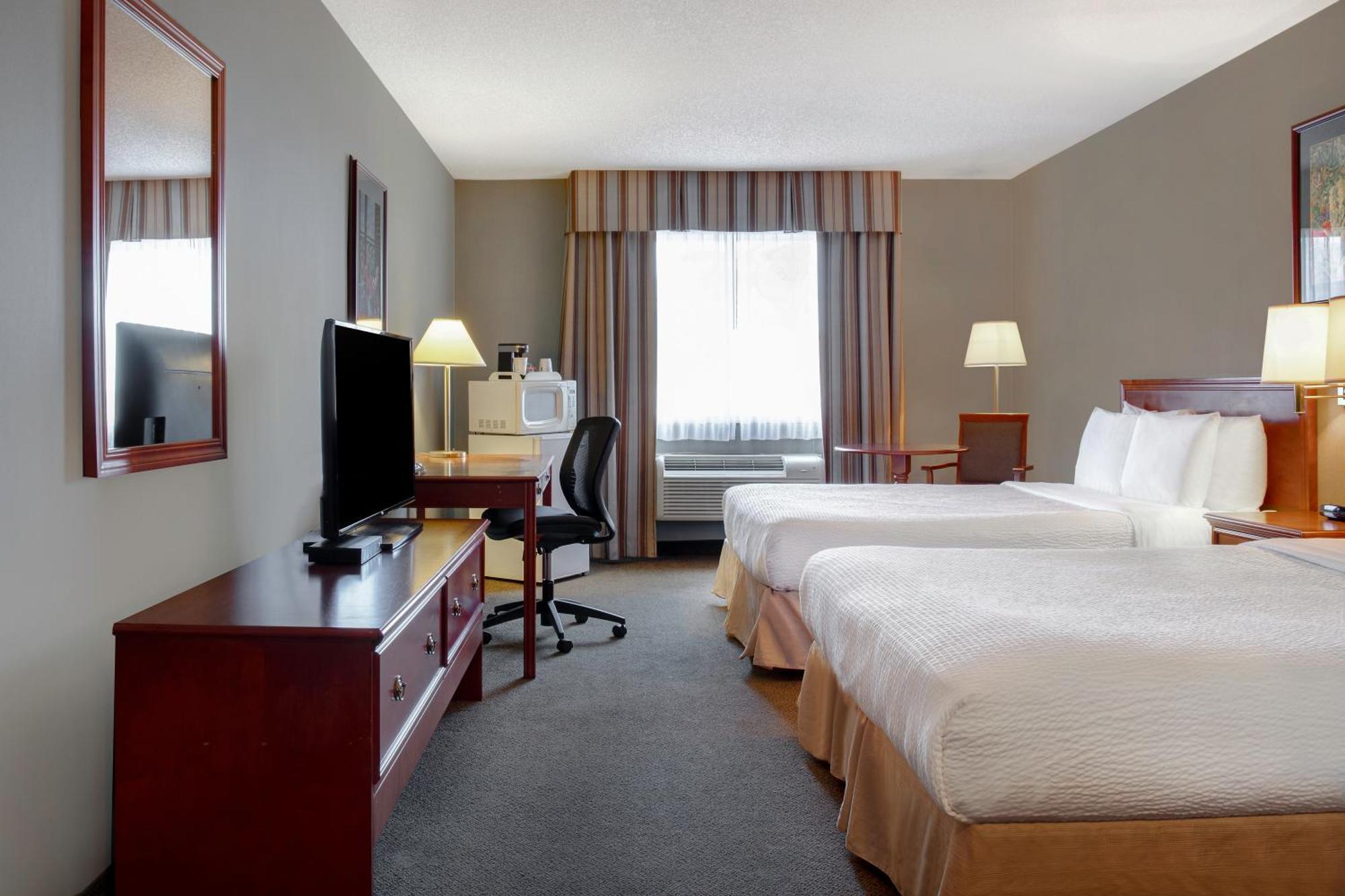 Days Inn By Wyndham Whitecourt Ngoại thất bức ảnh