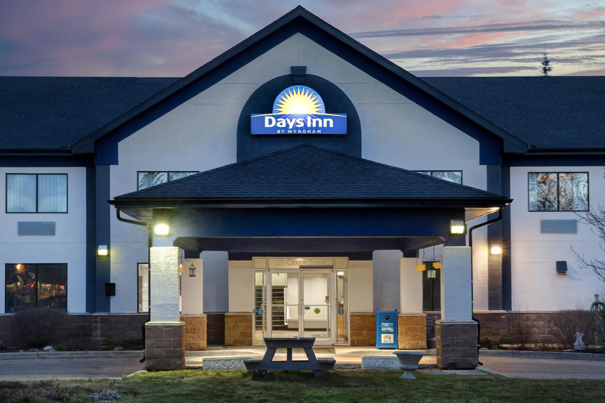Days Inn By Wyndham Whitecourt Ngoại thất bức ảnh