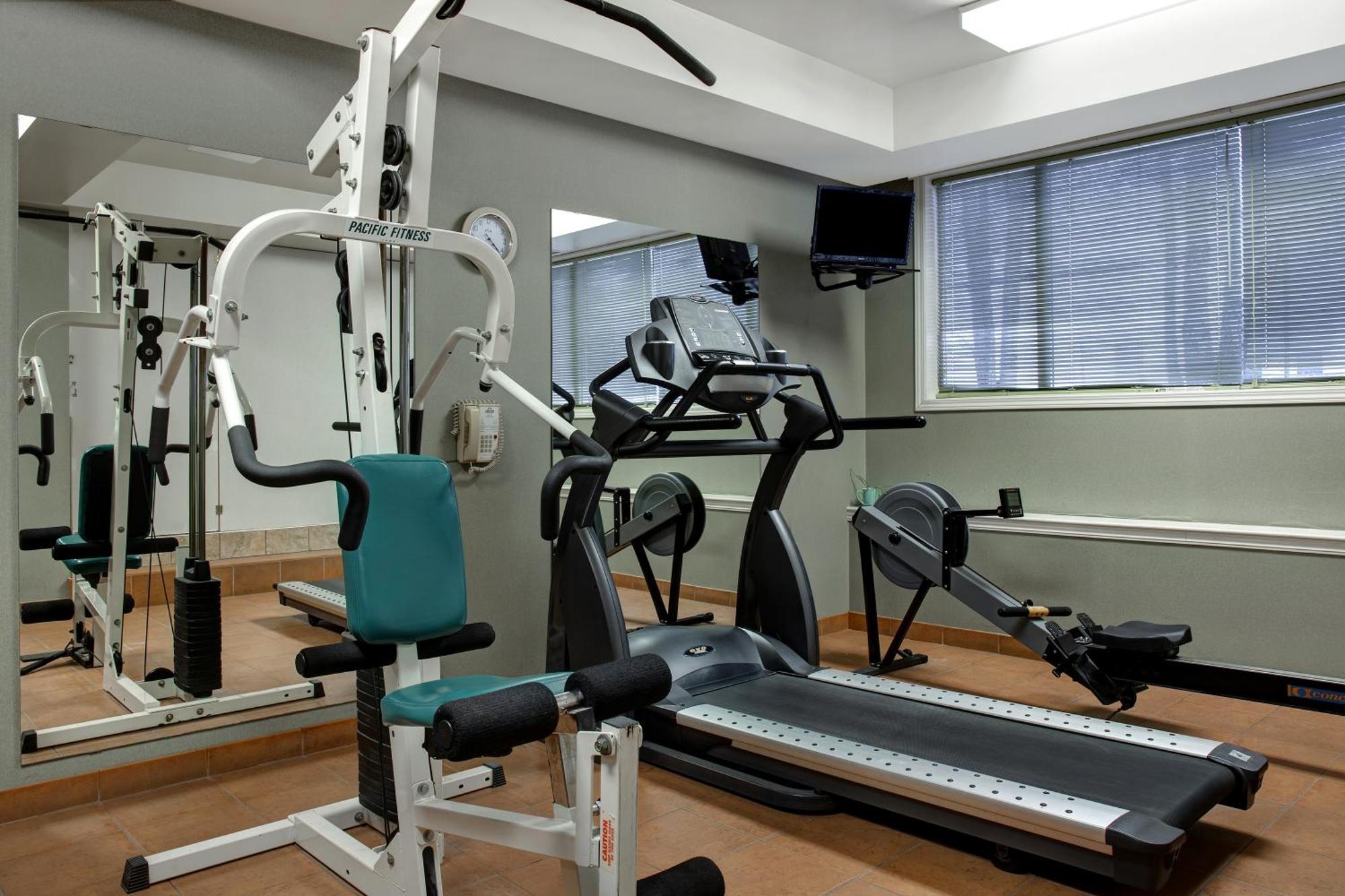 Days Inn By Wyndham Whitecourt Ngoại thất bức ảnh