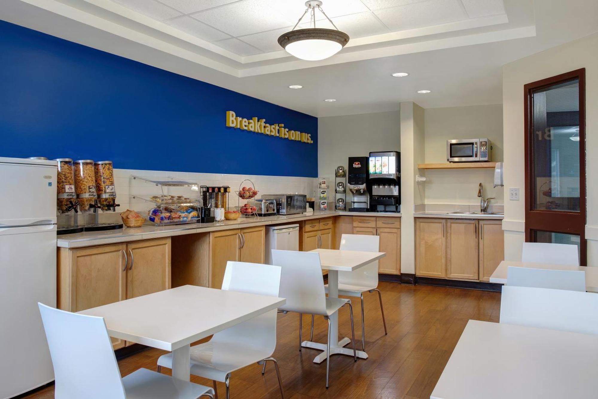 Days Inn By Wyndham Whitecourt Ngoại thất bức ảnh