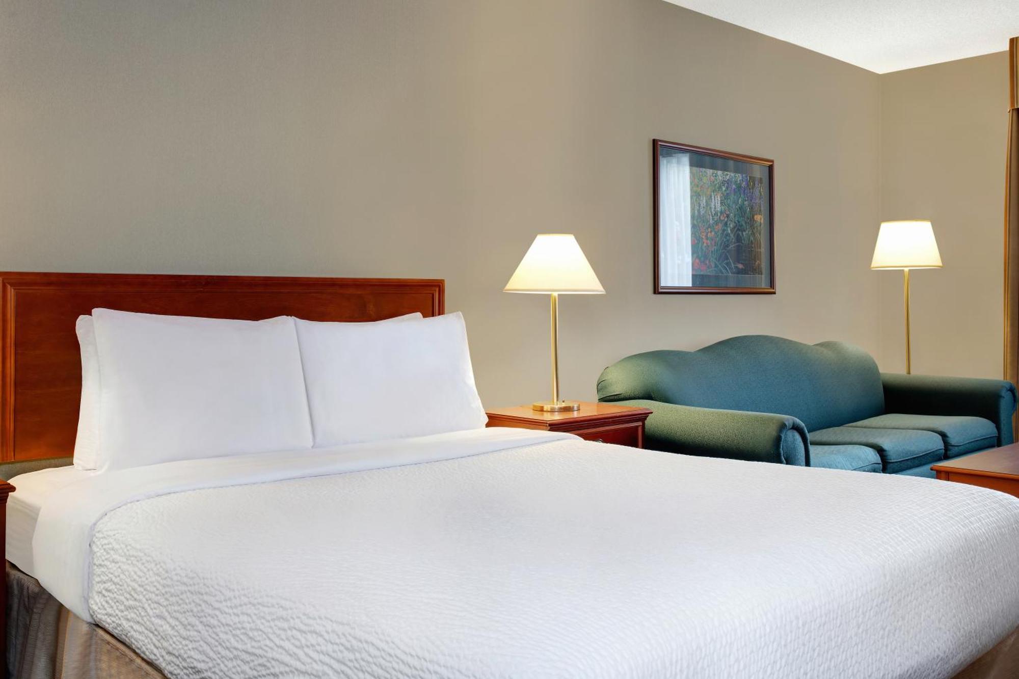 Days Inn By Wyndham Whitecourt Ngoại thất bức ảnh