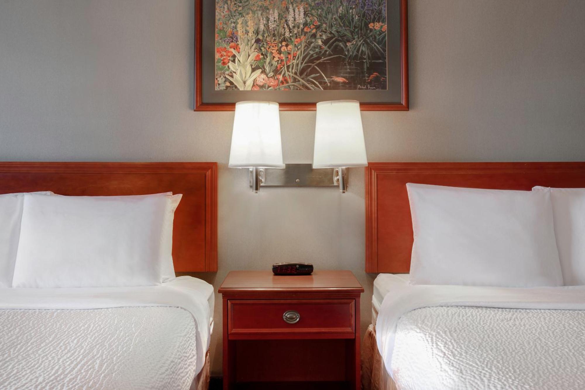 Days Inn By Wyndham Whitecourt Ngoại thất bức ảnh