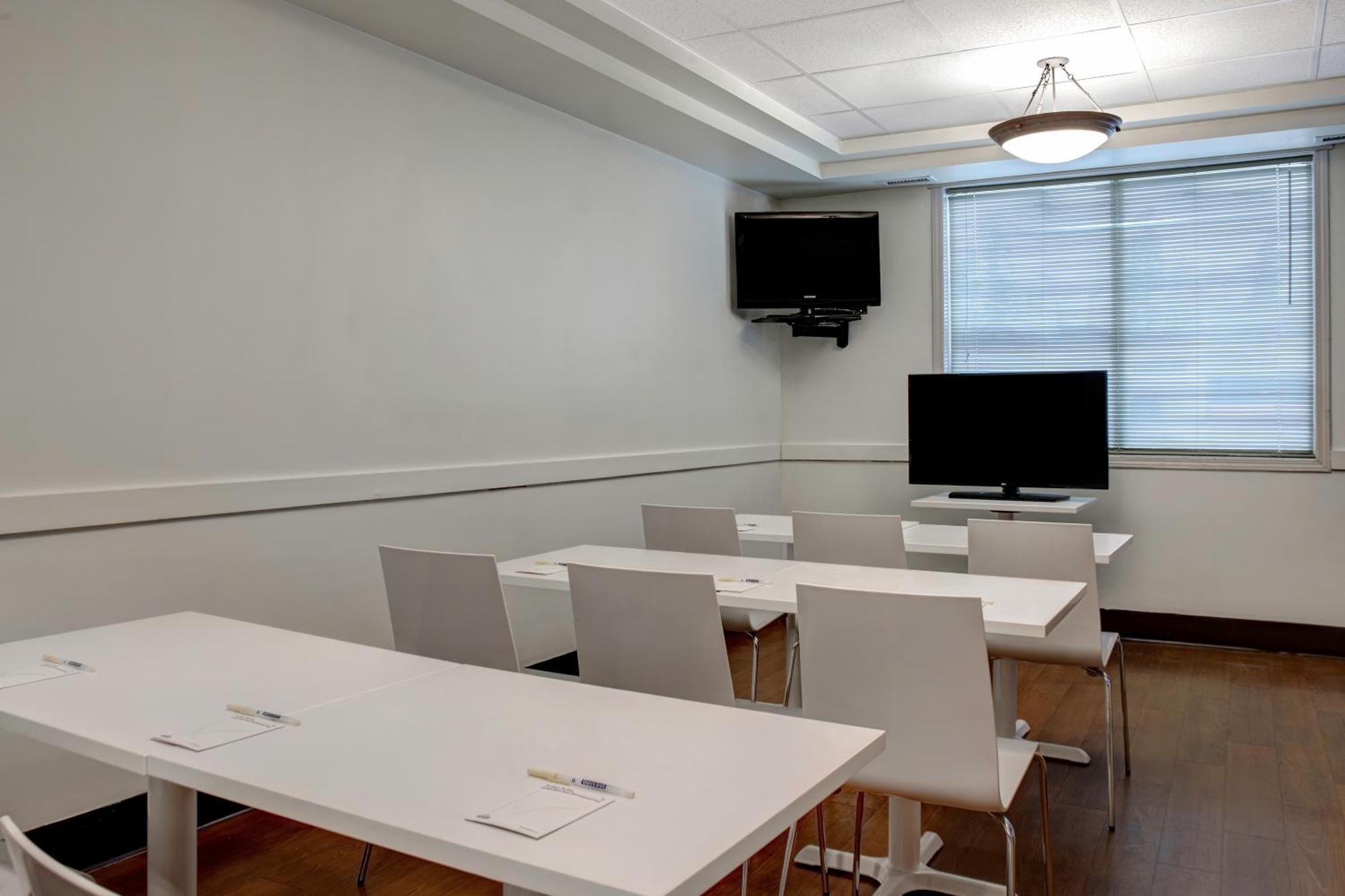 Days Inn By Wyndham Whitecourt Ngoại thất bức ảnh
