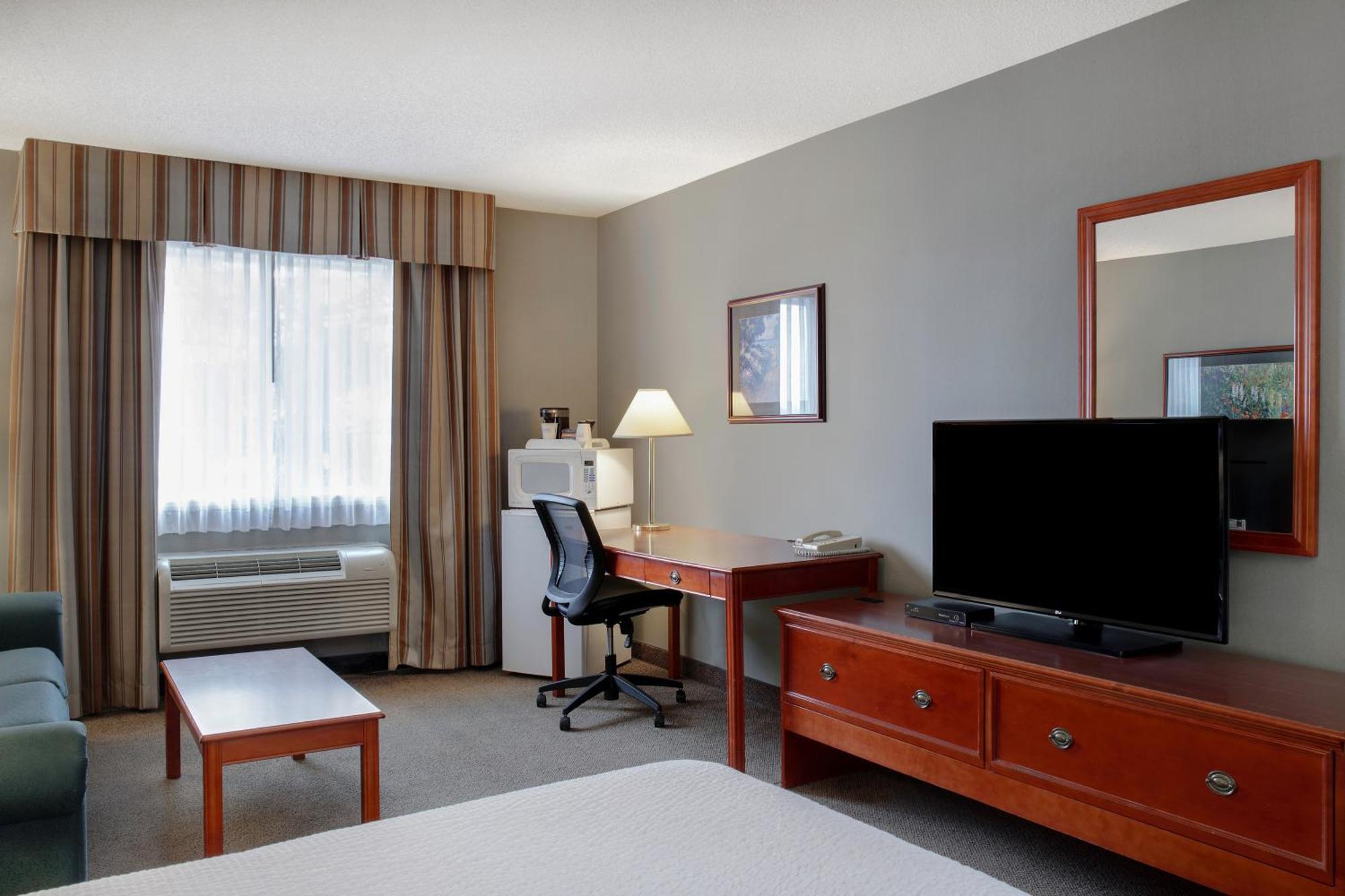 Days Inn By Wyndham Whitecourt Ngoại thất bức ảnh